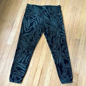 Calvin Klein Performance 3/4 Length Wicking Athletic Leggings.